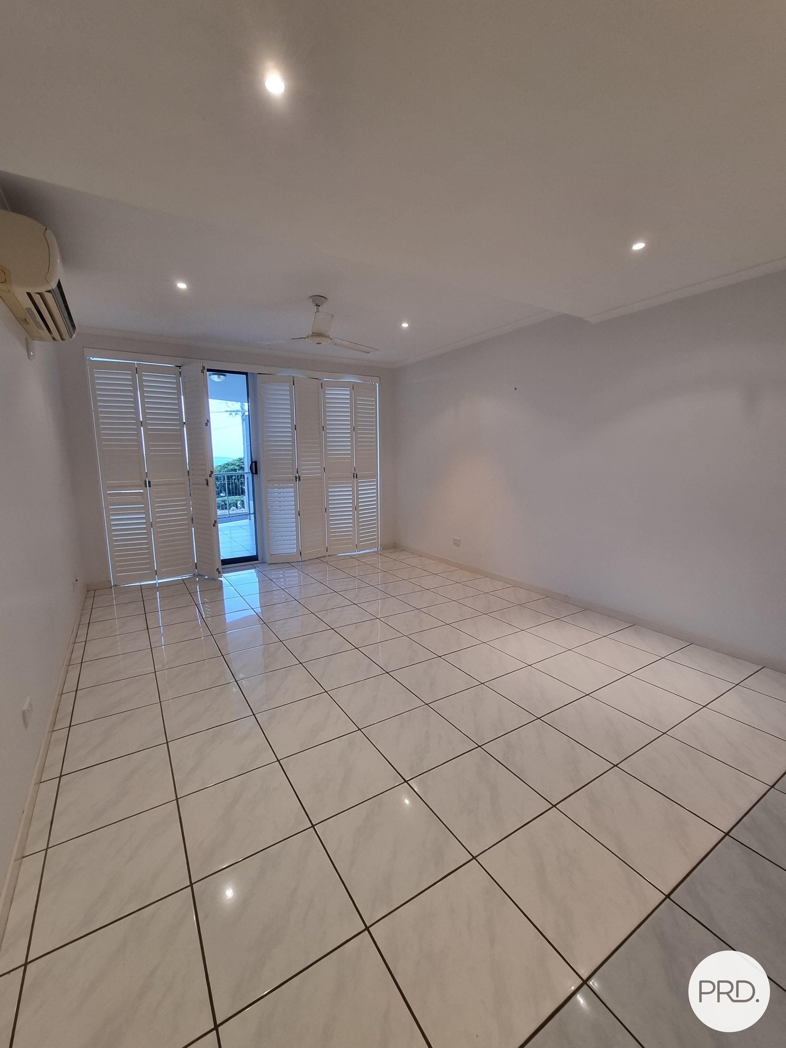 2/1 BEACH Avenue TANNUM SANDS 3