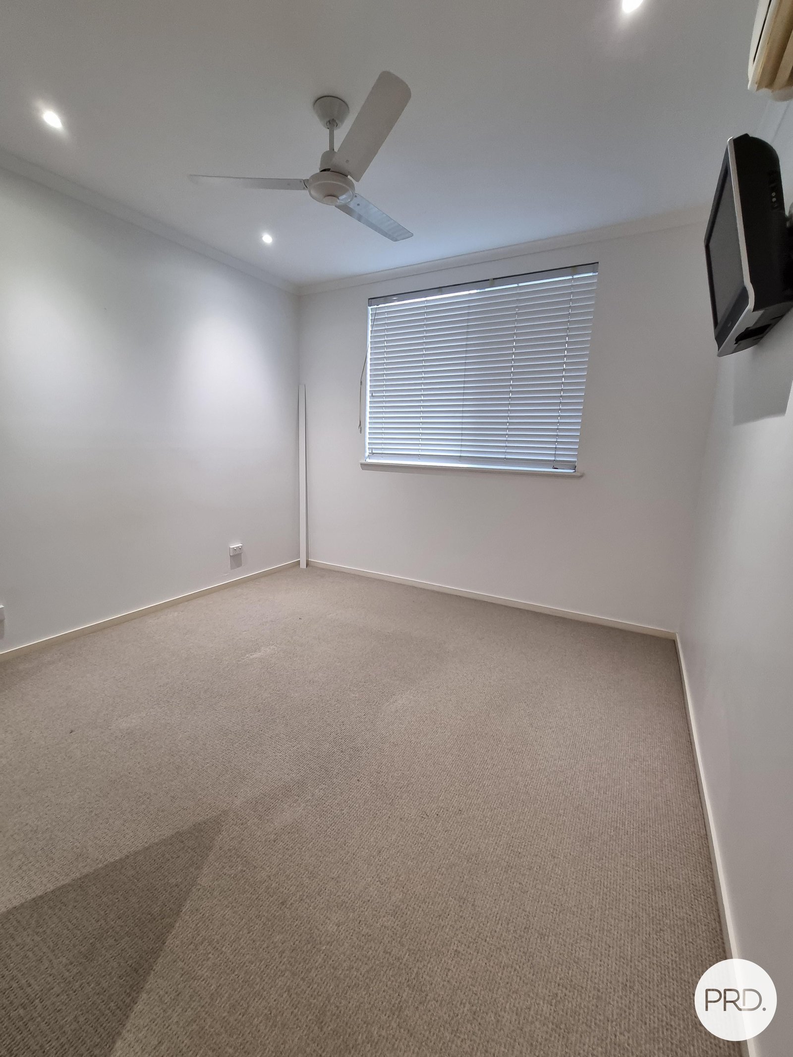 2/1 BEACH Avenue TANNUM SANDS 8