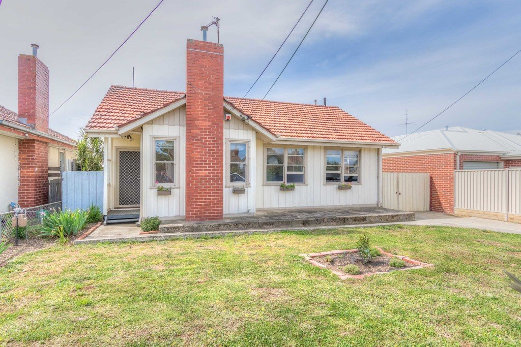 21 Boronia Grove WENDOUREE 1