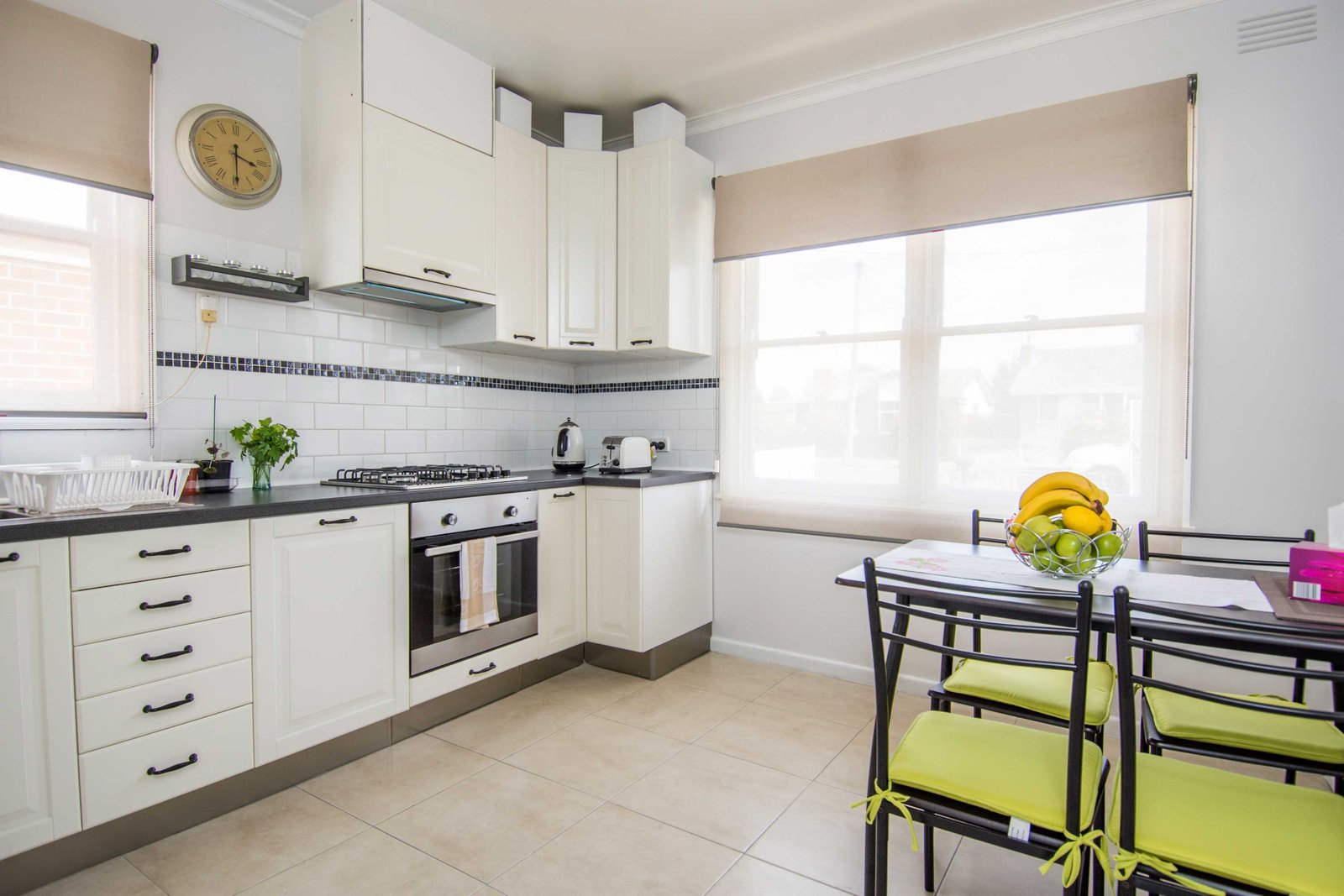 21 Boronia Grove WENDOUREE 3