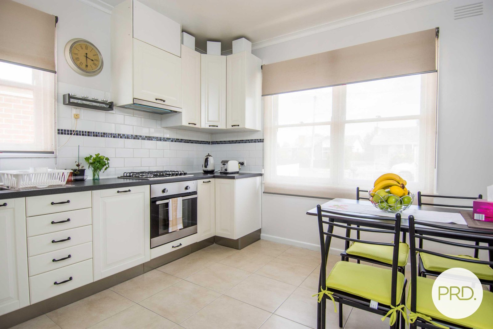 21 Boronia Grove WENDOUREE 3