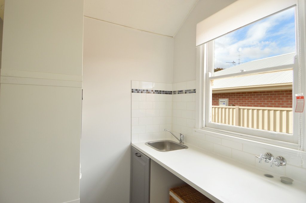 21 Boronia Grove WENDOUREE 7