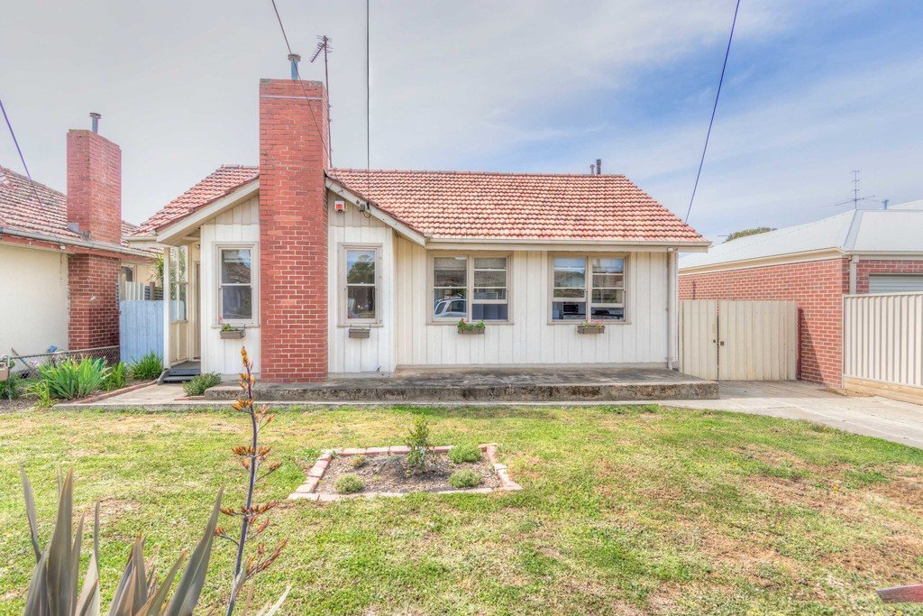 21 Boronia Grove WENDOUREE 10