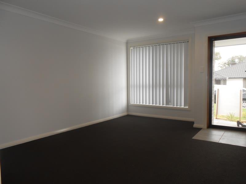 2/1 Borrowdale Close TAMWORTH 7