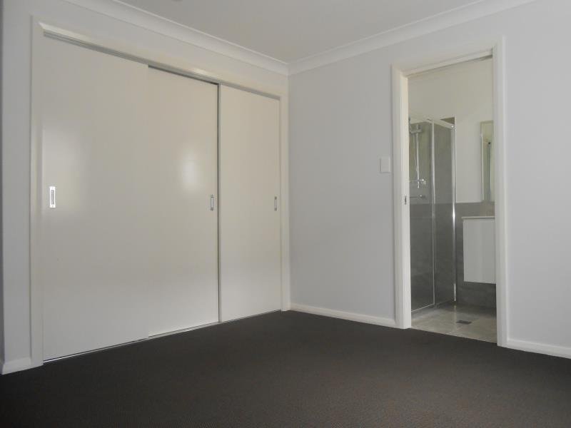 2/1 Borrowdale Close TAMWORTH 8