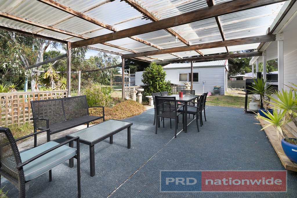 21 Briardale Avenue ENFIELD 9