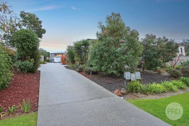 21 Briwood Court WEST ALBURY 33