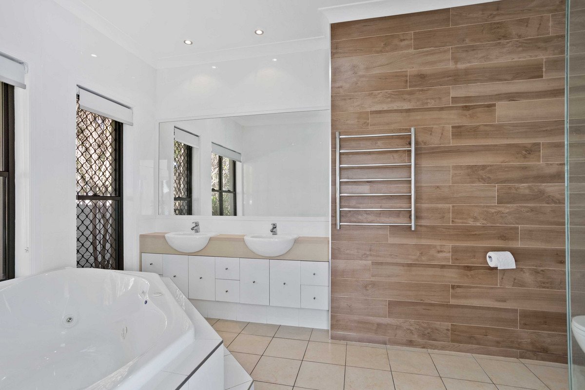 21 Cassowary Drive Burleigh Waters 13