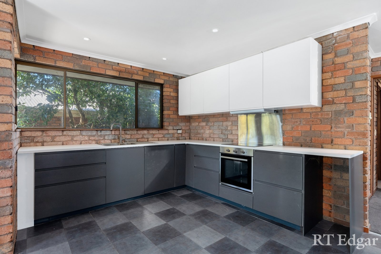 Real Estate and Property in 21 Castles Crescent, Kyneton, VIC