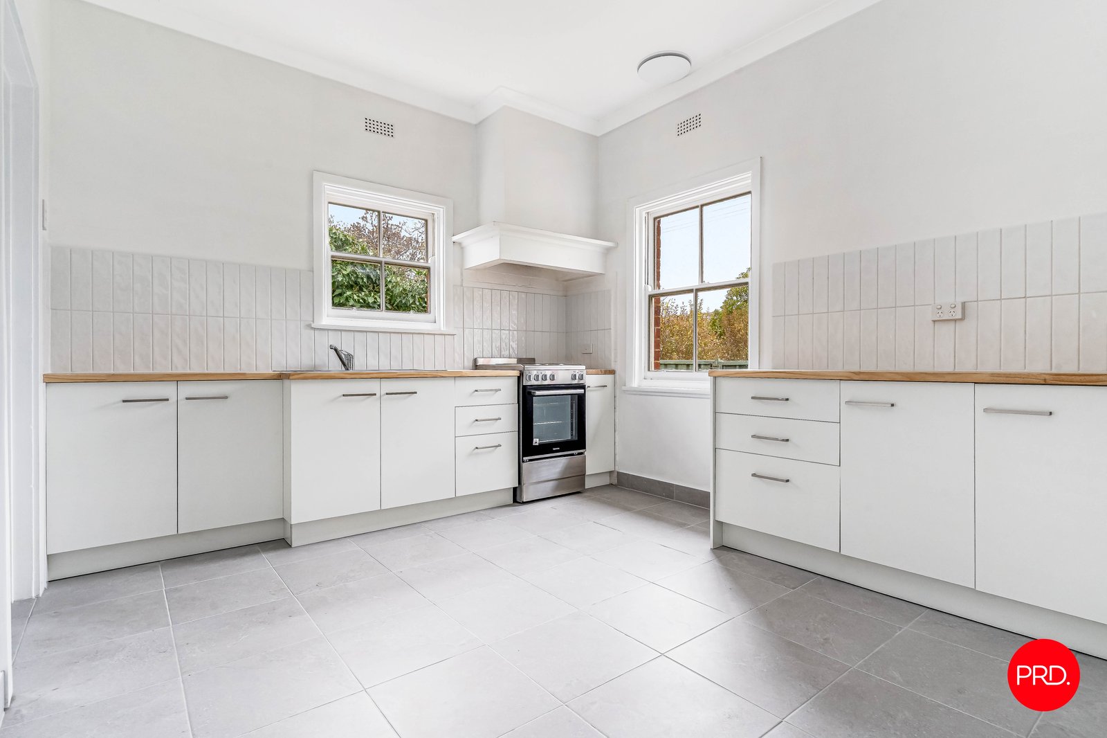 21 Churchill Avenue FLORA HILL 4