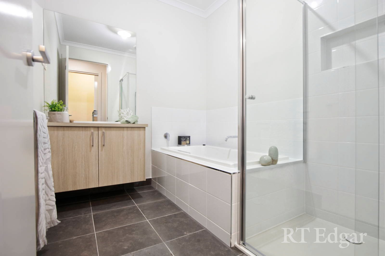 Real Estate and Property in 21 Collins Parade, Kyneton, VIC