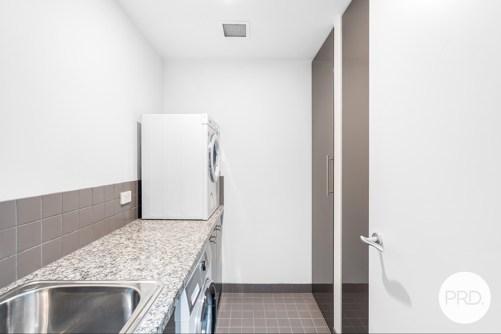 2/1 Collins Street HOBART 27