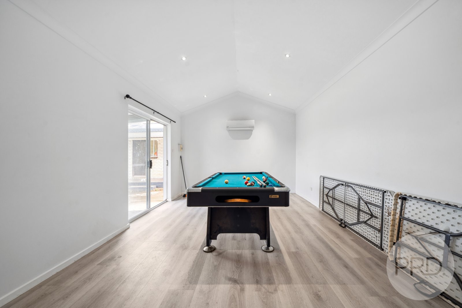 21 Cooinbil Crescent KOORINGAL 9