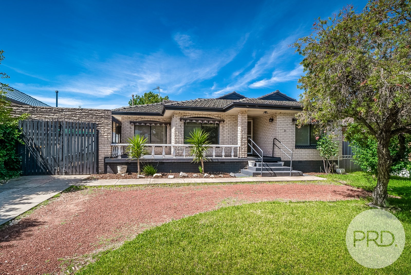 21 Cooinbil Crescent KOORINGAL 1