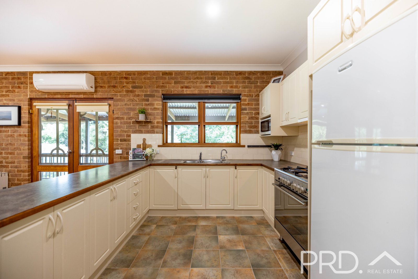 21 Cromwell Street ADELONG 4