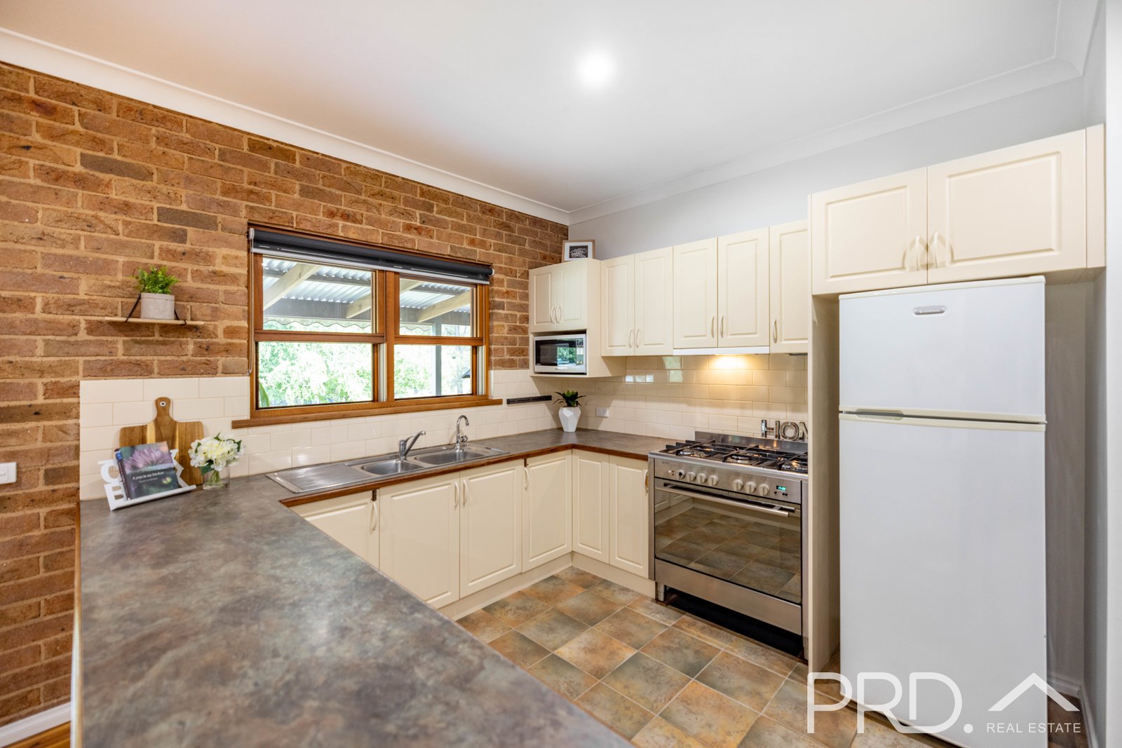 21 Cromwell Street ADELONG 5
