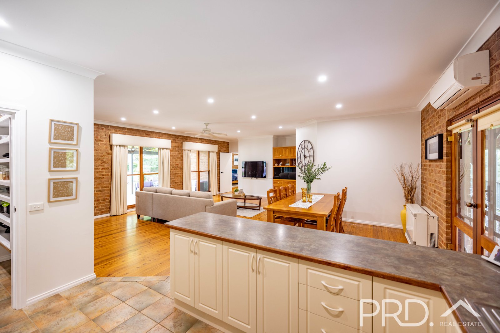 21 Cromwell Street ADELONG 6