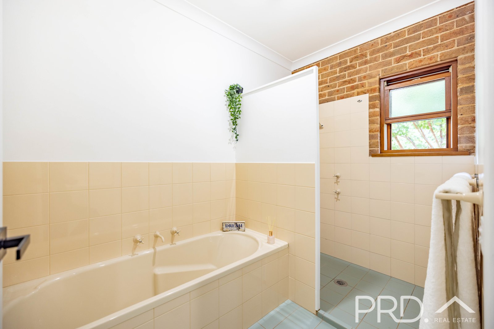 21 Cromwell Street ADELONG 9