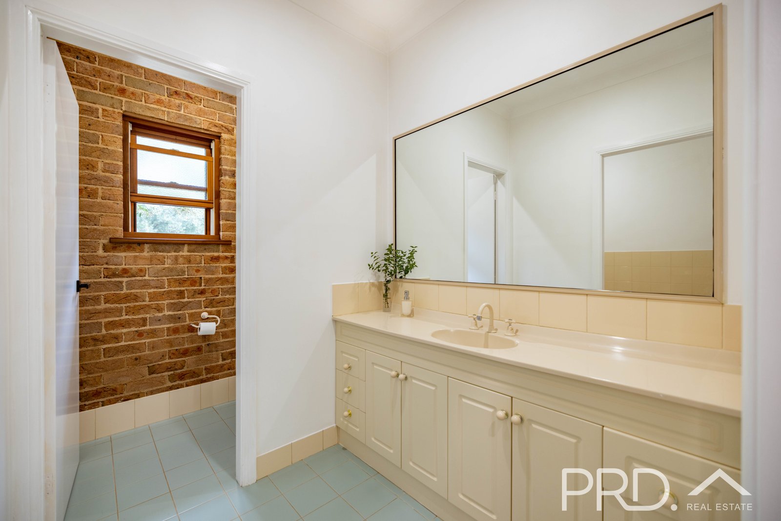 21 Cromwell Street ADELONG 10