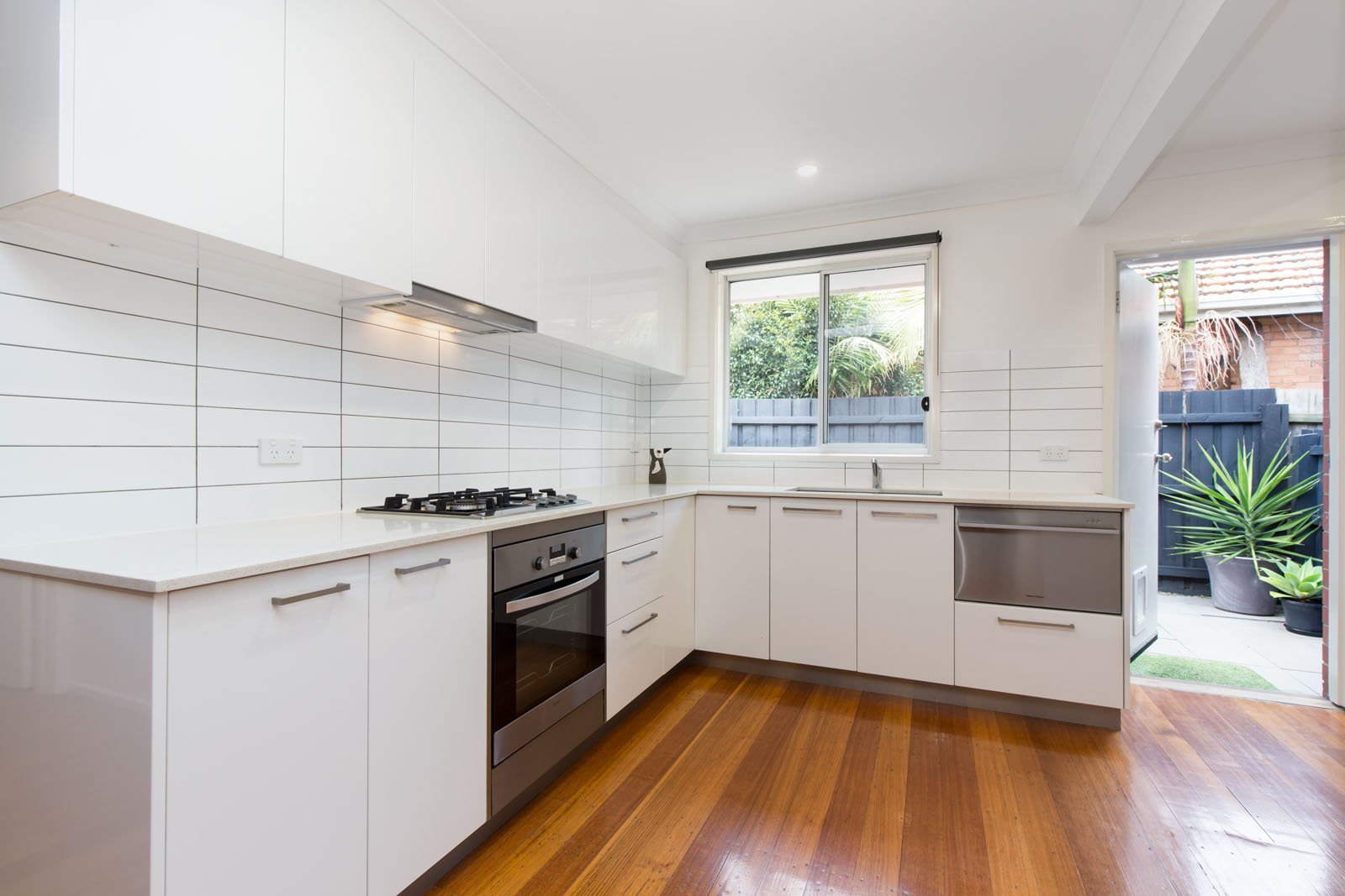 Gallery: 2/1 Crown Avenue
