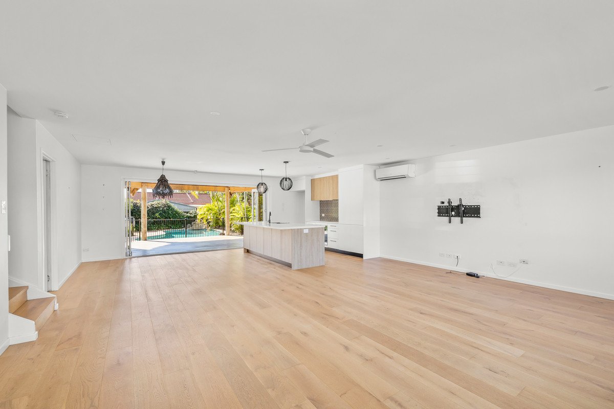 21 Dabchick Drive Burleigh Waters 5