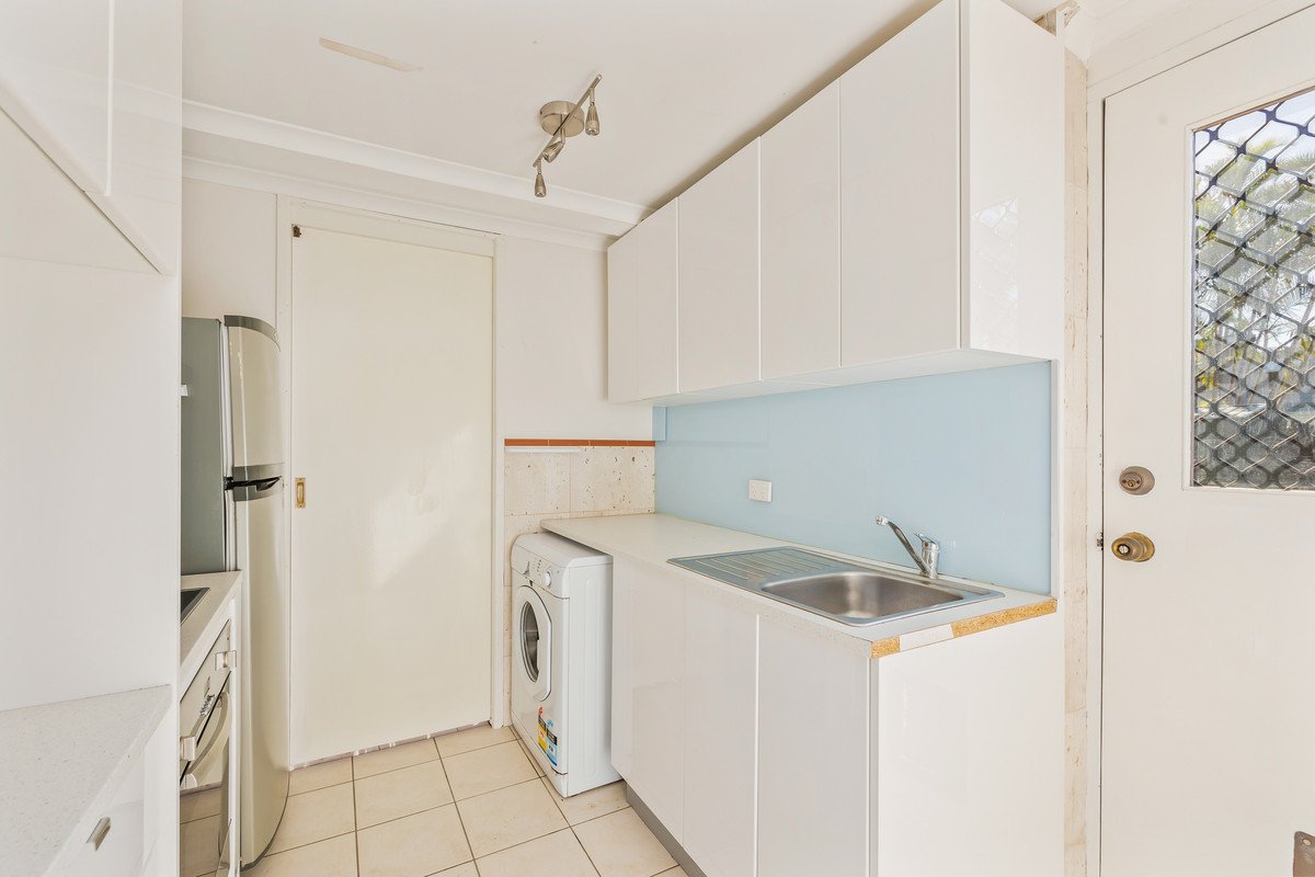 21 Dabchick Drive Burleigh Waters 11