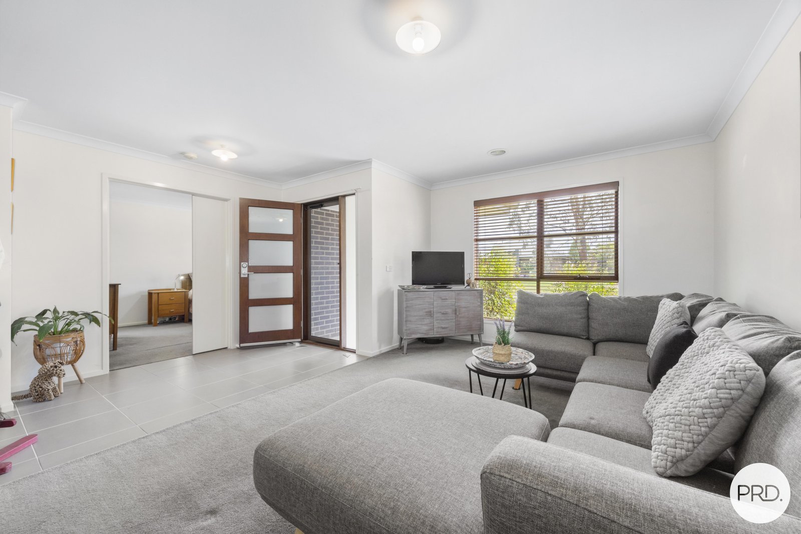 21 Deakin Drive DELACOMBE 2
