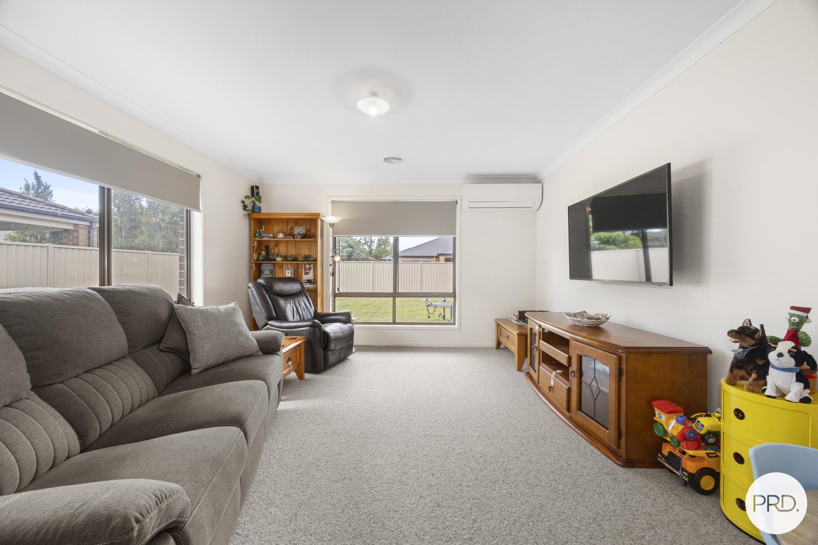 21 Deakin Drive DELACOMBE 8