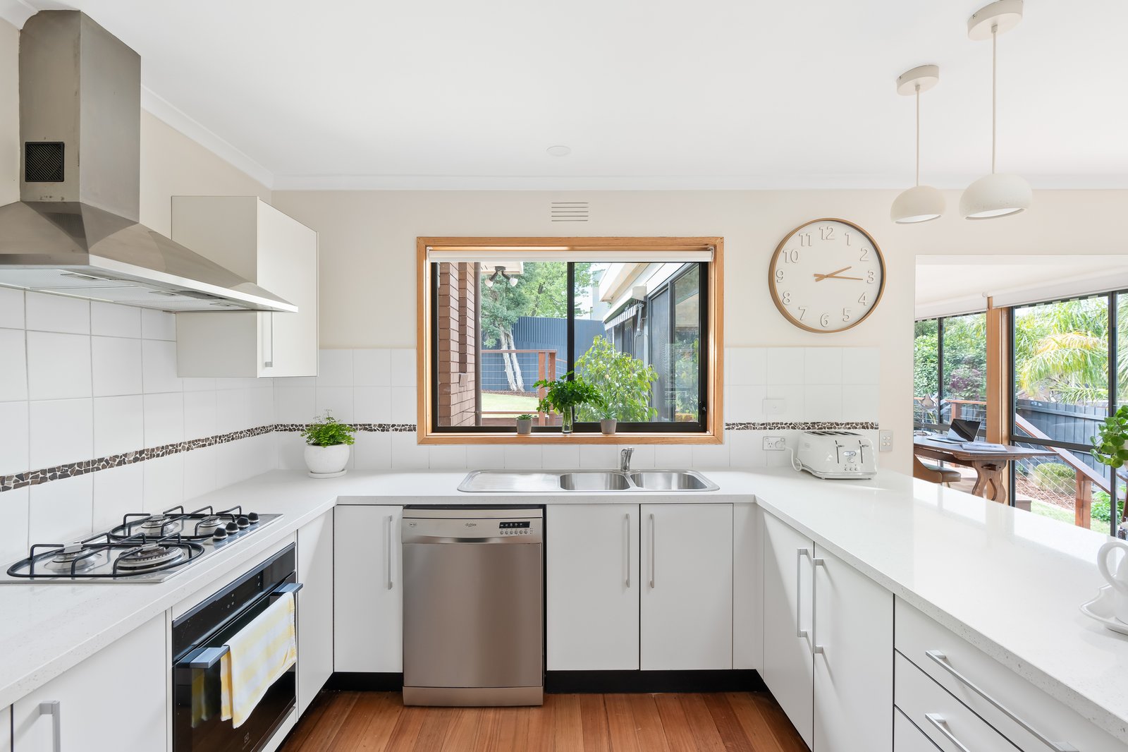 Real Estate and Property in 21 Dellfield Drive, Templestowe Lower, VIC