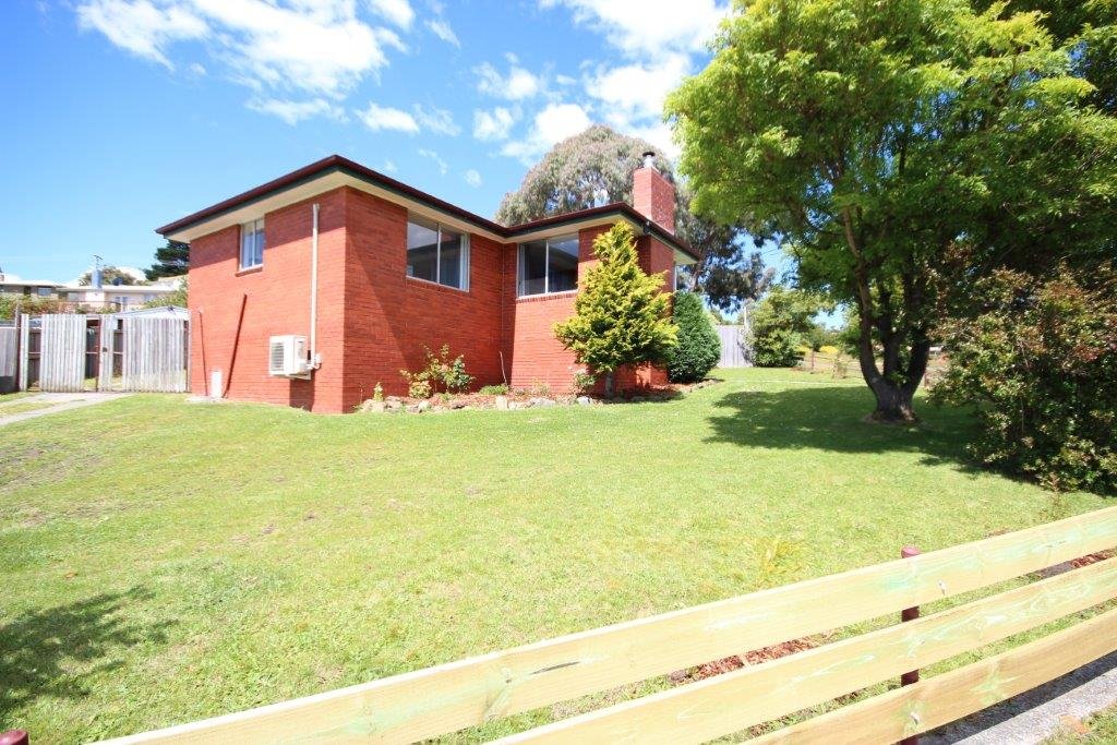 21 Dickson Street GLENORCHY 2