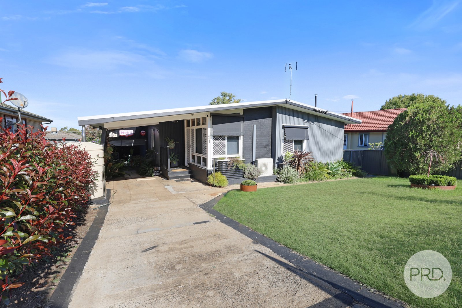 21 Drummond Road TAMWORTH 2
