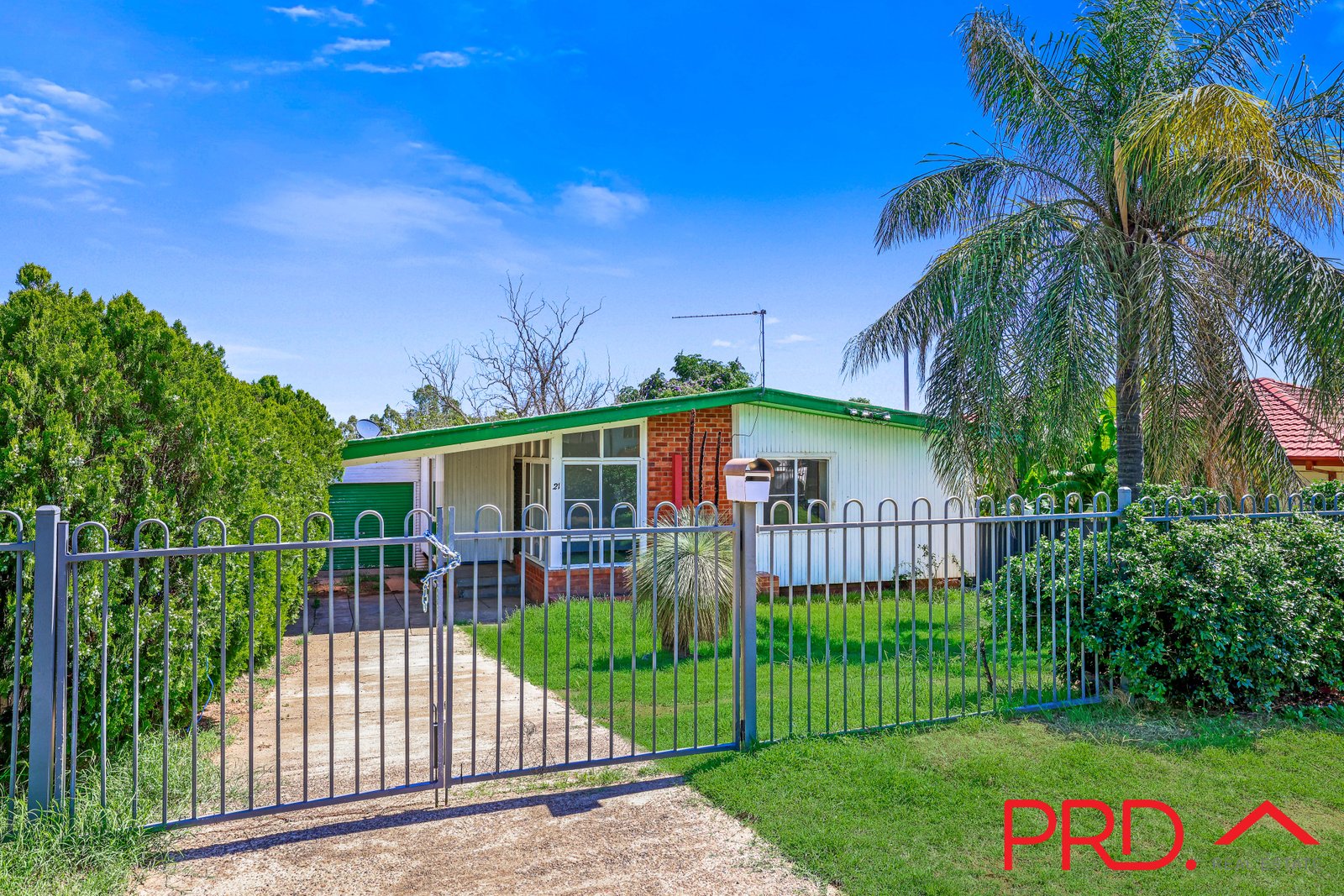 21 Drummond Road TAMWORTH 2