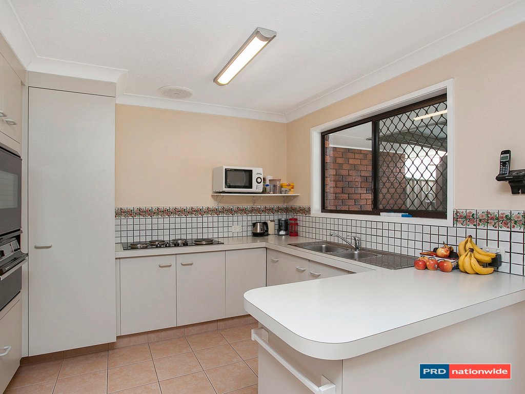 2/1 Elwood Court BURLEIGH WATERS 3