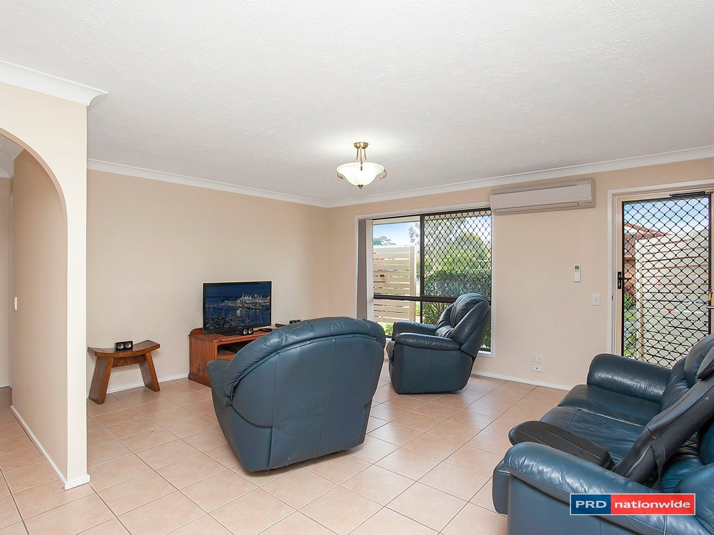 2/1 Elwood Court BURLEIGH WATERS 4