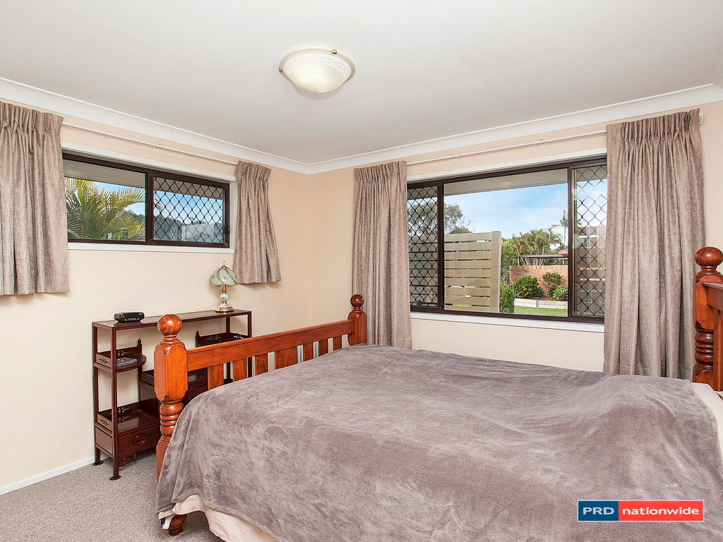 2/1 Elwood Court BURLEIGH WATERS 6