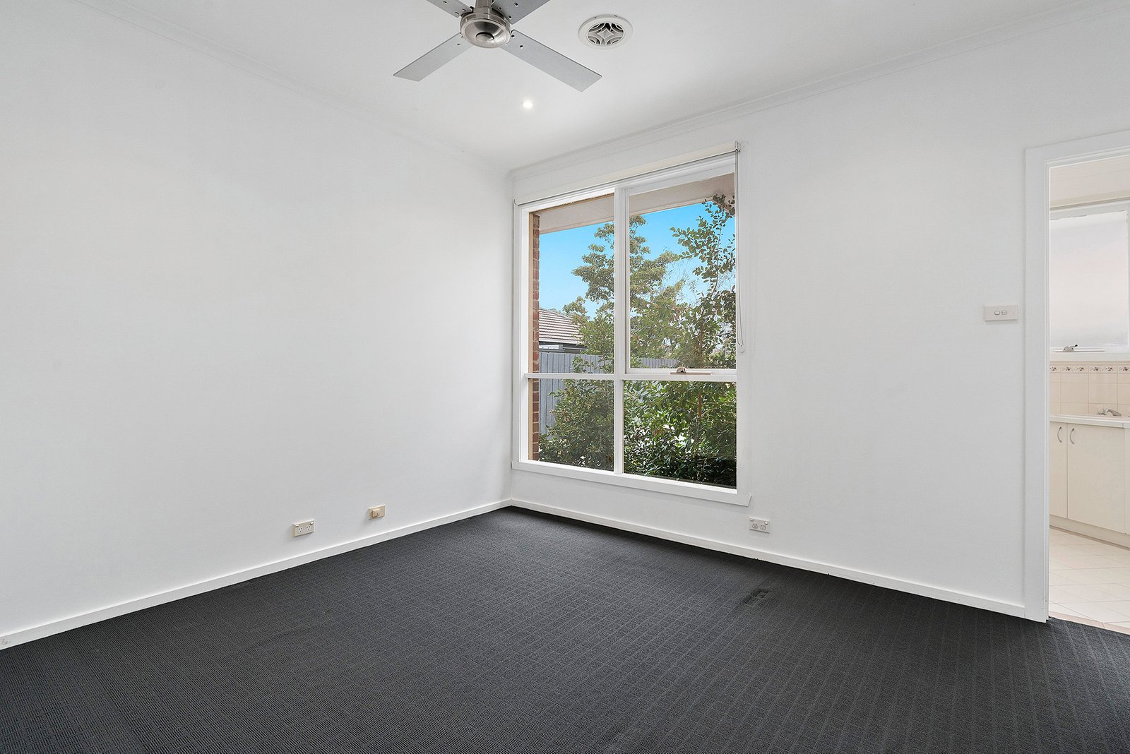 Gallery: 2/1 Evans Avenue