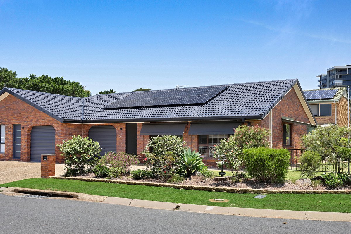 2/1 Flora Close Burleigh Waters 1