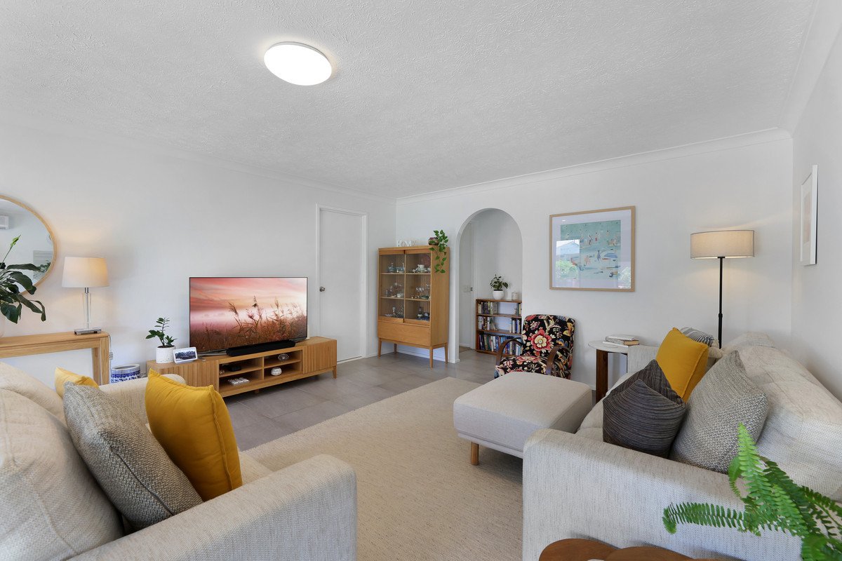 2/1 Flora Close Burleigh Waters 4