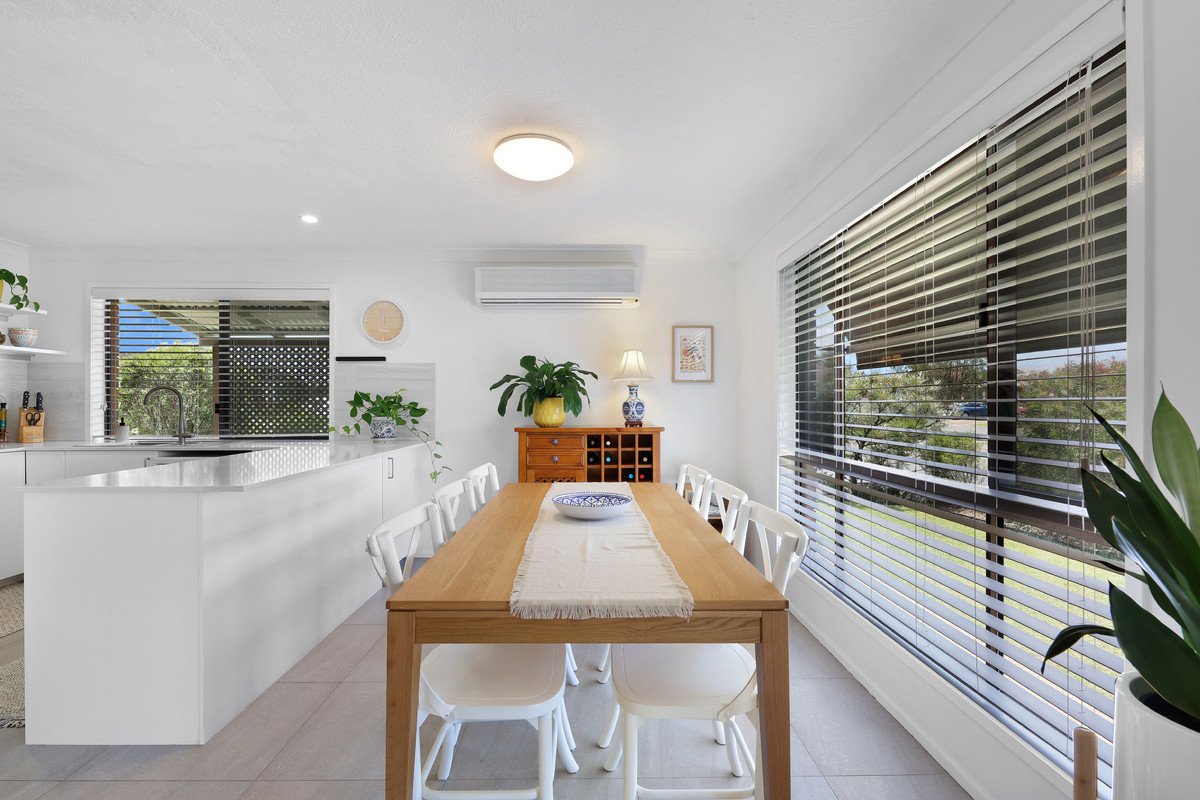 2/1 Flora Close Burleigh Waters 7