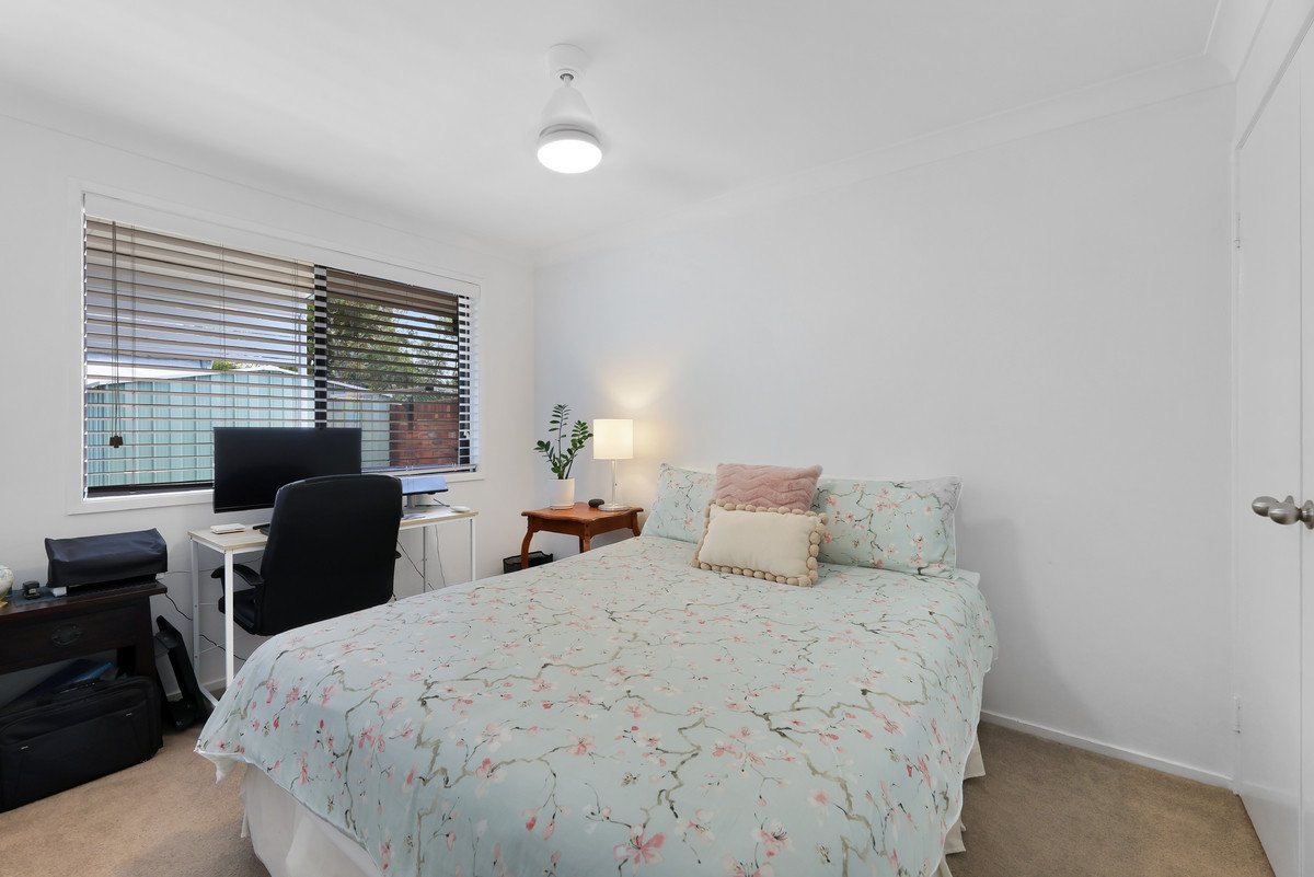 2/1 Flora Close Burleigh Waters 11