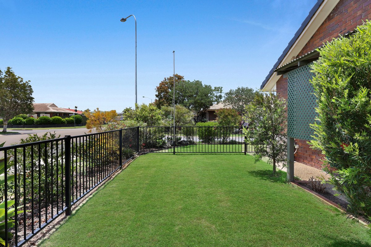 2/1 Flora Close Burleigh Waters 15