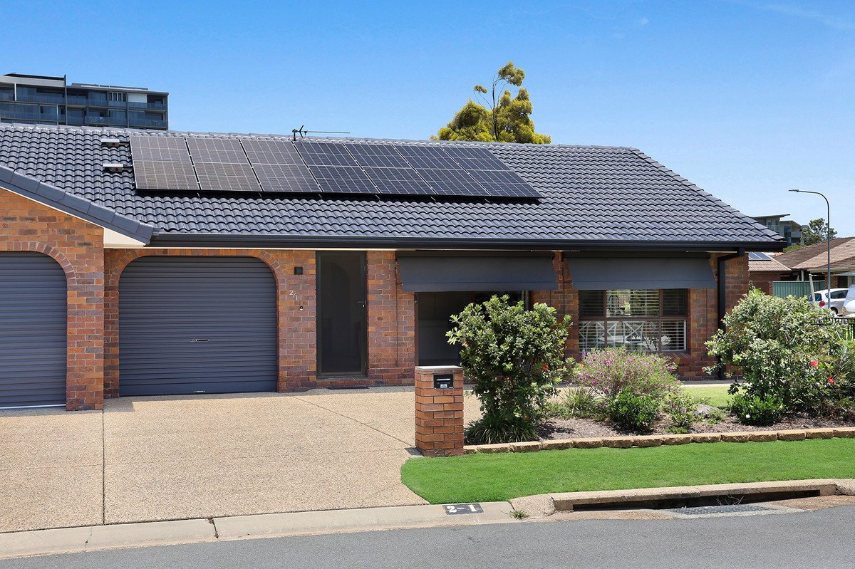 2/1 Flora Close Burleigh Waters 16