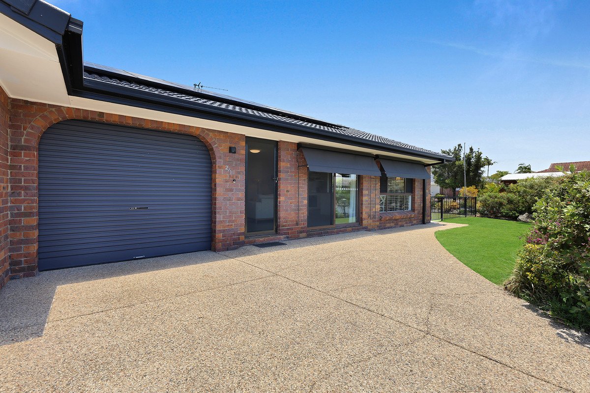2/1 Flora Close Burleigh Waters 17