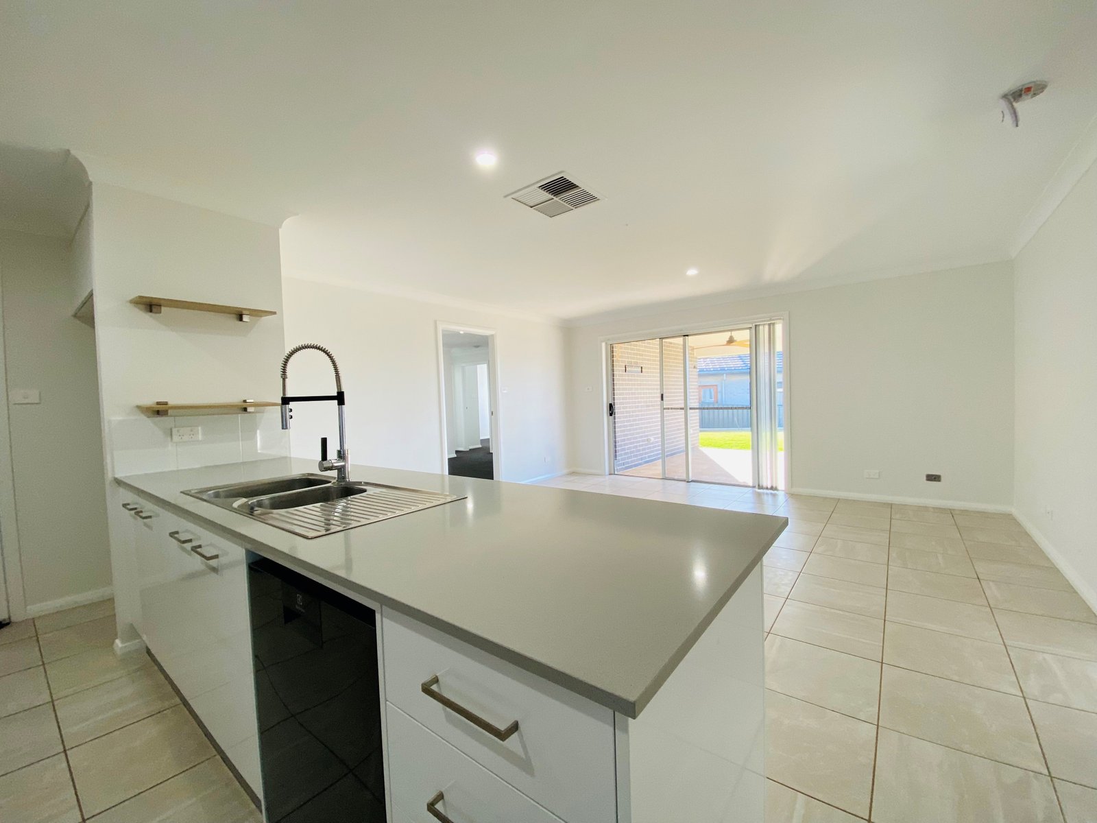 21 Galah Drive TAMWORTH 4