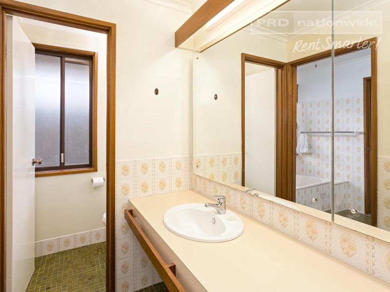 21 Gardenia Avenue LAKE ALBERT 7