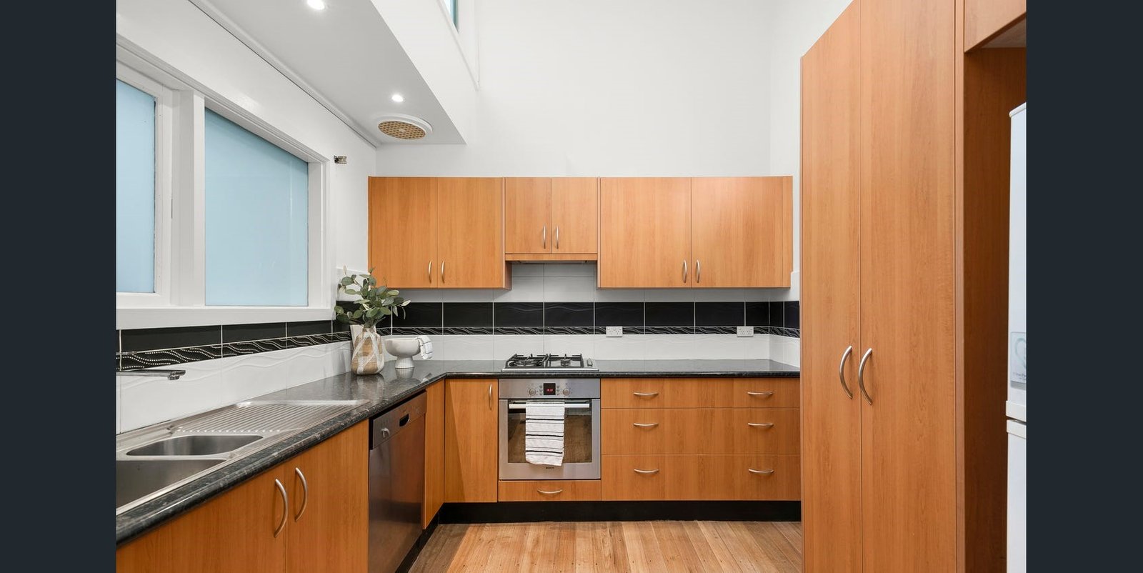 Gallery: 2/1 Gillies Street