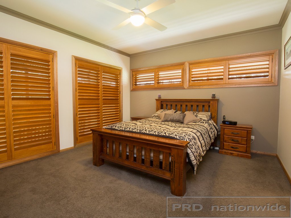 21 Grey Gum Dr  WESTON 5