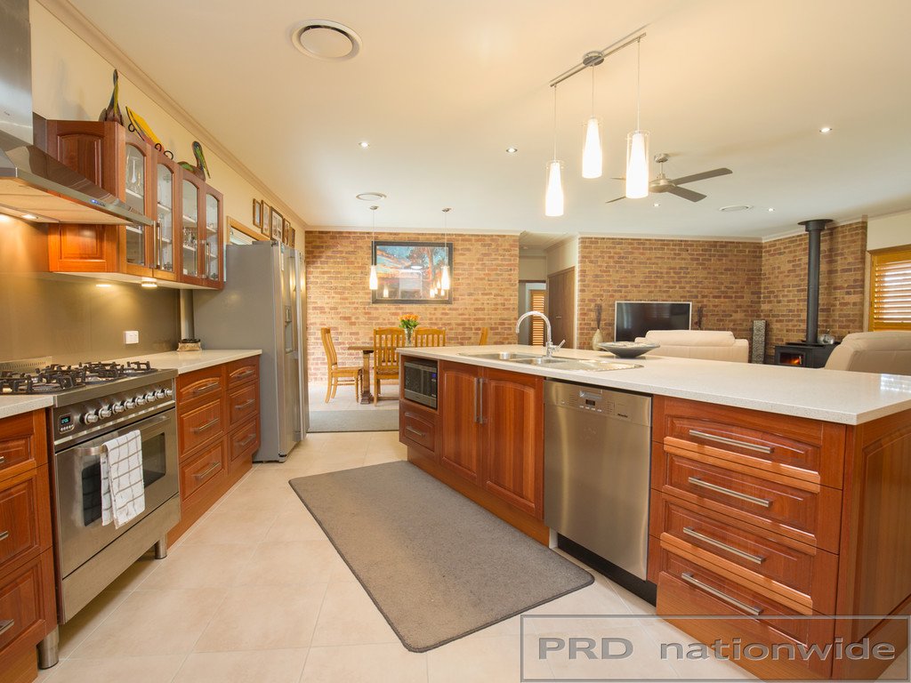 21 Grey Gum Dr  WESTON 9