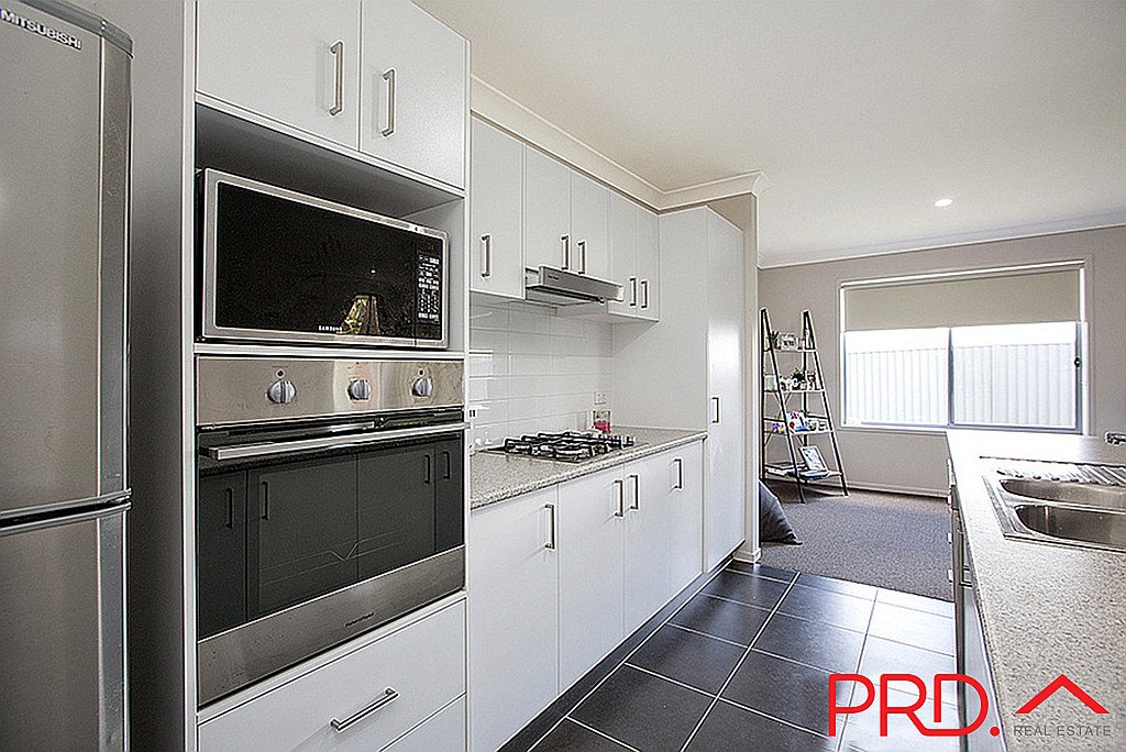 21 Gungurru Close TAMWORTH 3