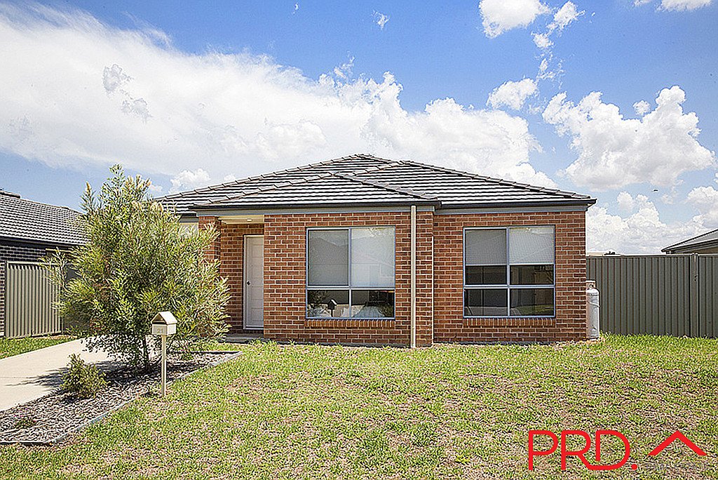 21 Gungurru Close TAMWORTH 1